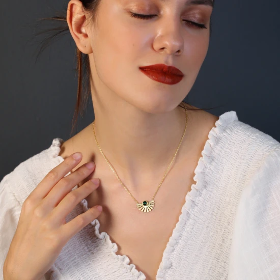 Emerald Fan Shaped 925 Sterling Silver Necklace Emerald Fan Shaped 925 Sterling Silver Necklace