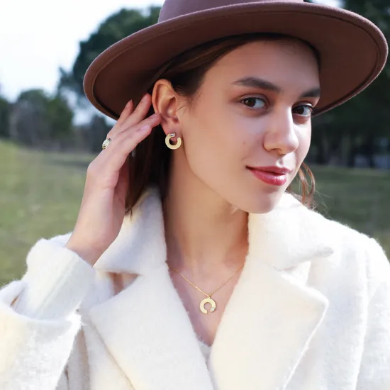 Dainty Half Circle Shape Clear Zircon Stone Charm Necklace 925 Sterling Silver Textured Jewelry Dainty Half Circle Shape Clear Zircon Stone Charm Necklace 925 Sterling Silver Textured Jewelry