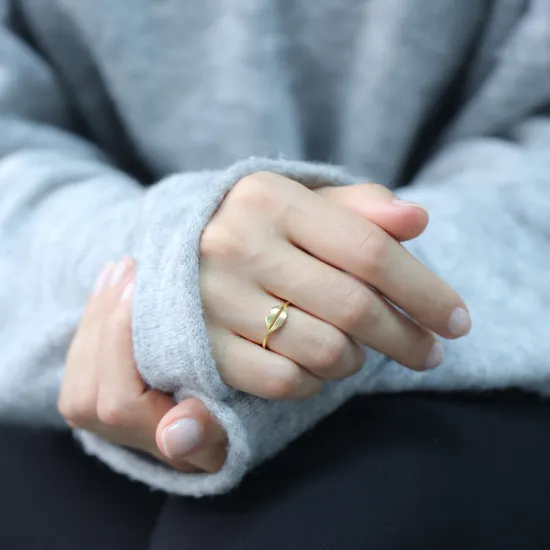 Adjustable Minimal Lips Design Ring In Turkish Wholesale Handcrafted Silver Jewelry Adjustable Minimal Lips Design Ring In Turkish Wholesale Handcrafted Silver Jewelry
