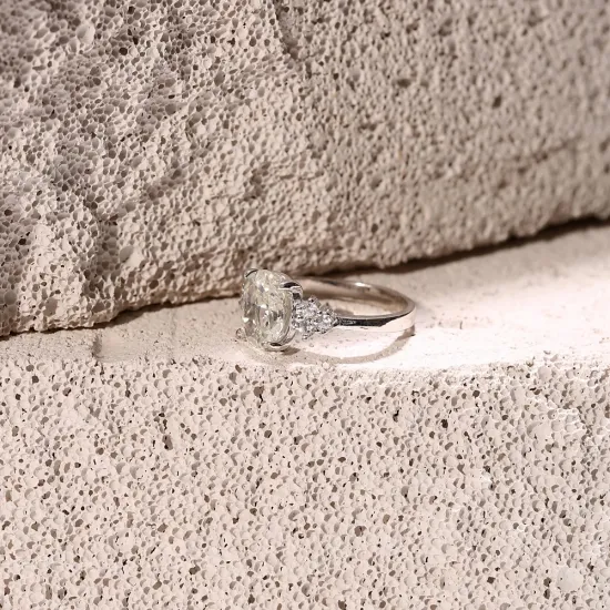 Off White CZ Stone Oval Design Cluster Zircon Ring Jewelry Off White CZ Stone Oval Design Cluster Zircon Ring Jewelry