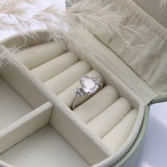 Pear Drop Design White CZ Stone Cluster Zircon Ring Jewelry Pear Drop Design White CZ Stone Cluster Zircon Ring Jewelry