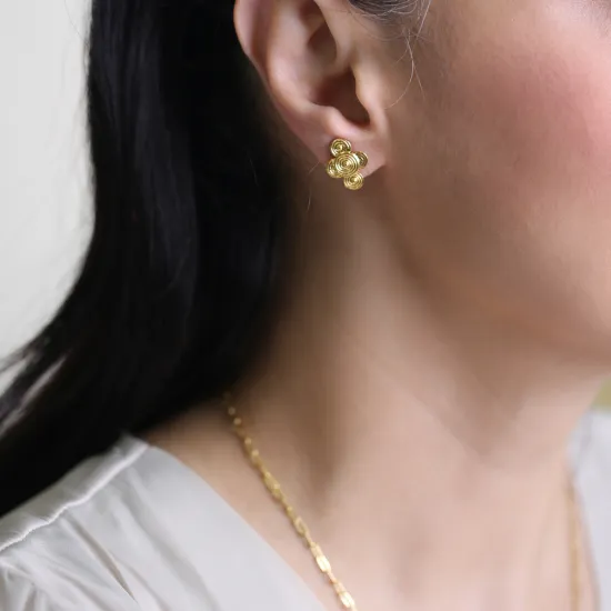 Vintage Elegant Shape Jewelry 22K Stud Earrings Vintage Elegant Shape Jewelry 22K Stud Earrings