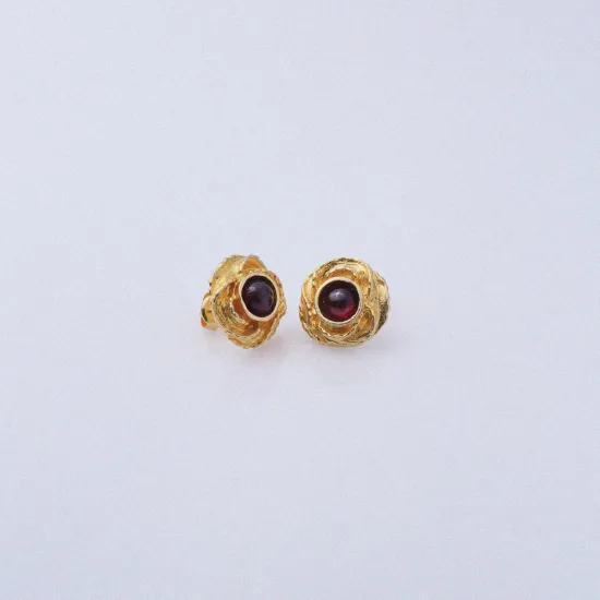Grenade Round Vintage 22 Karat Sterling Silver Earrings Grenade Round Vintage 22 Karat Sterling Silver Earrings