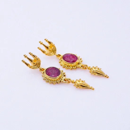 Oval Root Ruby Hook 22K Vintage Earrings Oval Root Ruby Hook 22K Vintage Earrings